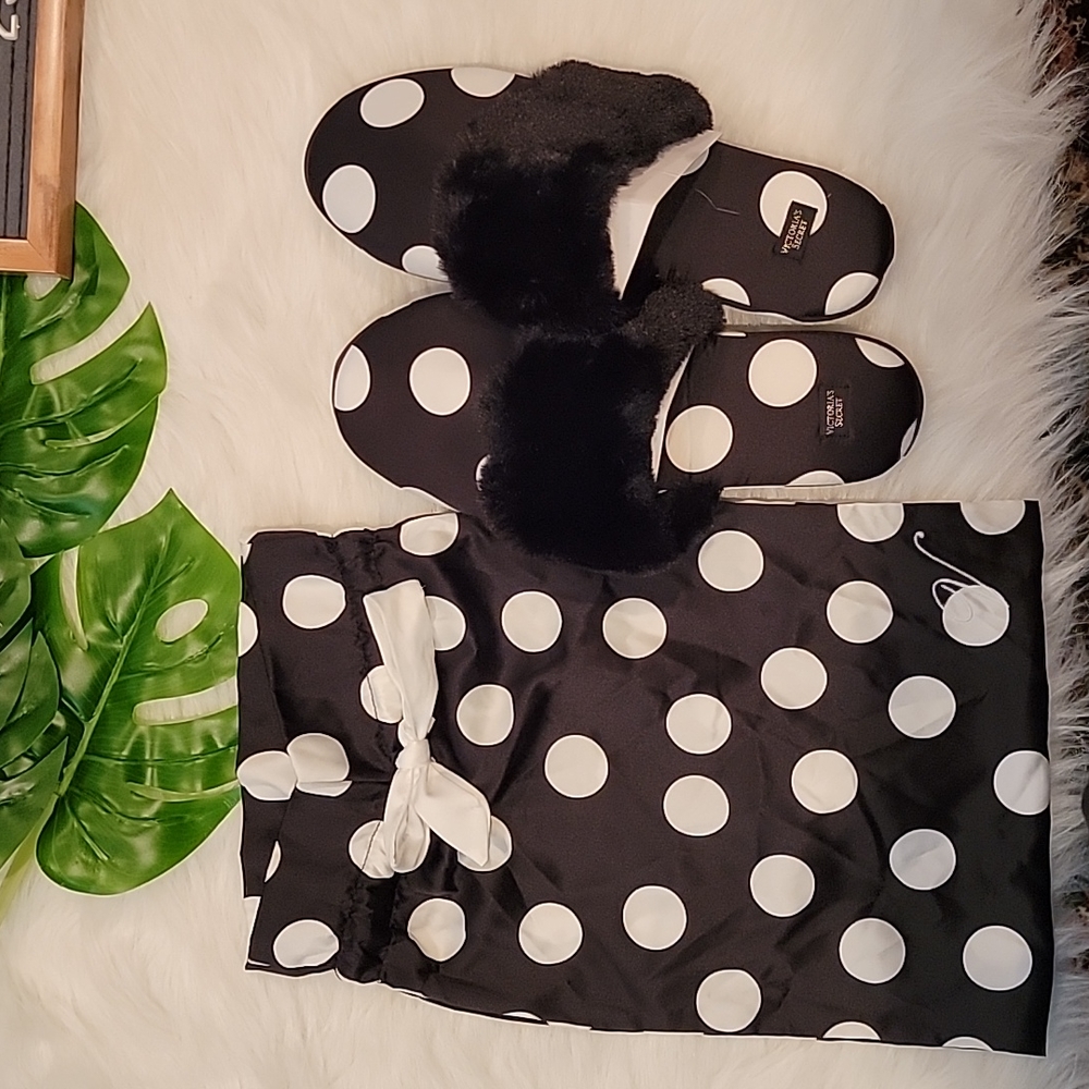 NWT Victoria's Secret Black Fur Polka Dot slippers with Monogramed Bag "V"!